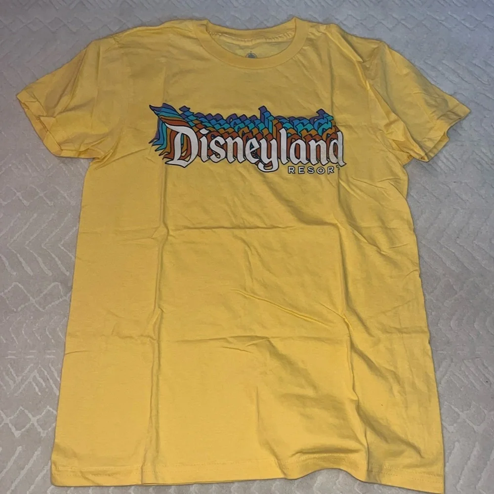 Yellow Disneyland T-shirt size small NWOT - Picture 1 of 4